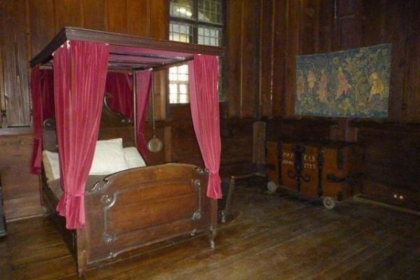 Im Mittelalter nächtigten alle zusammen in einem Raum