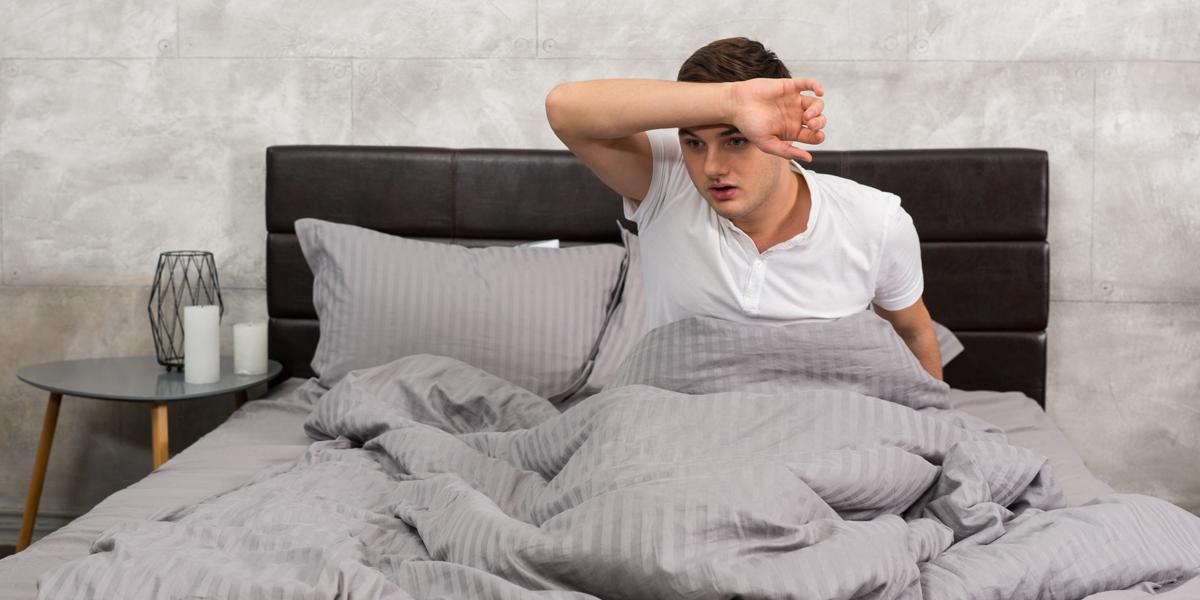 Kein Schwitzen im Bett – gibt es eine Art Klimaanlage, die hilft oder doch Besseres?