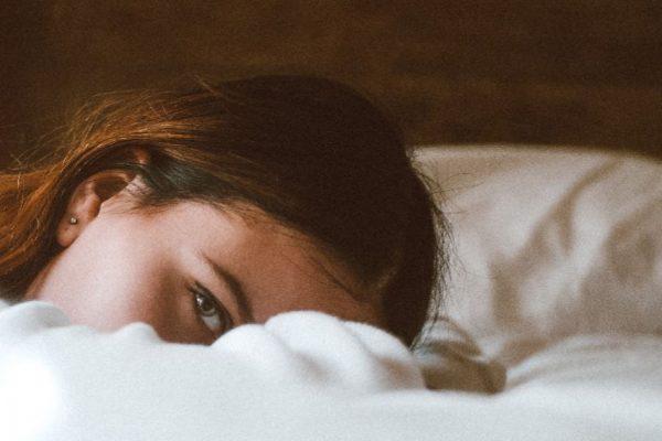 Schlafprobleme als Volkskrankheit – so einfach gelingt es den Nachtschlaf zu verbessern!